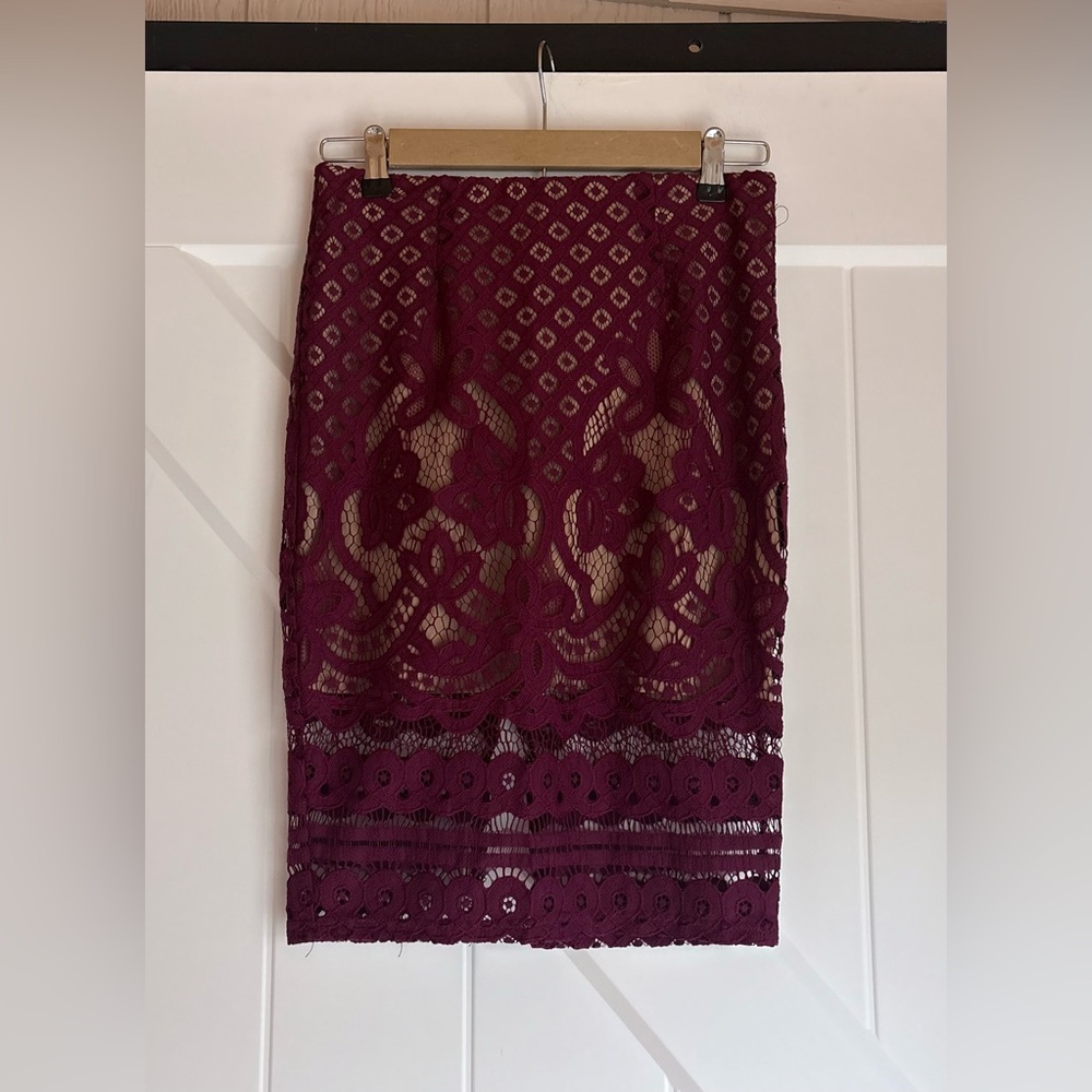 L’ATISTE Burgundy Lace Pencil Skirt Crochet Lace Boho Boutique Size S